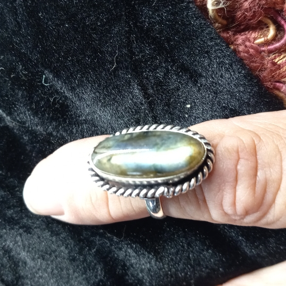 Labradorite gemstone ring size 8. Sterling silver stamped  .925 - Picture 5 of 6